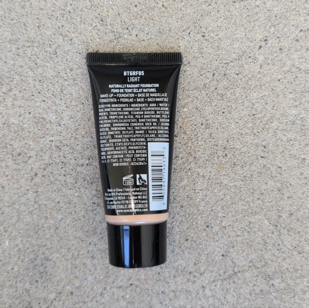 NYX Born to Glow Foundation